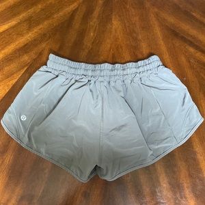 Lululemon Hotty Hot Low-Rise Lined Short 2.5